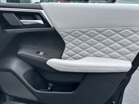 Used 2023 Mitsubishi Outlander SEL image 14