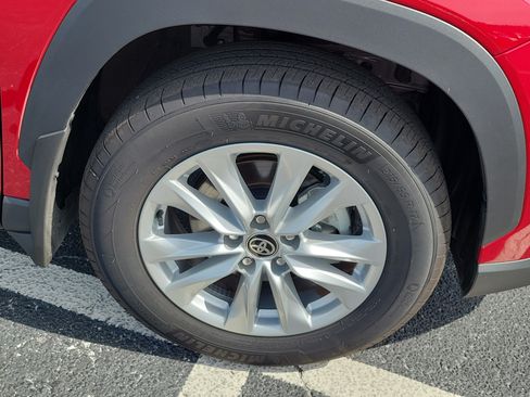 Used 2026 Toyota Corolla Cross LE w/ Moonroof Package FWD image 8