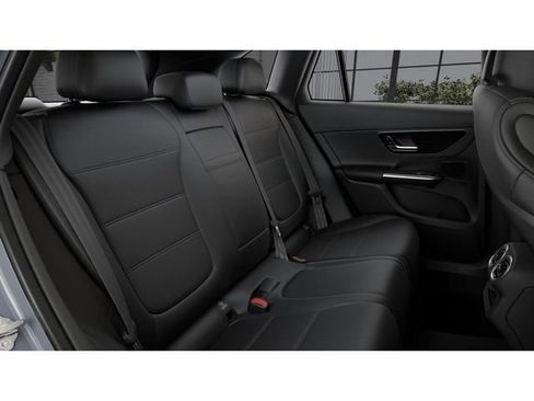 Used 2026 Mercedes-Benz GLC 300 4MATIC image 5