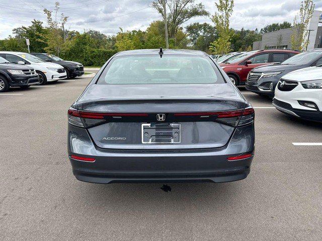 Used 2025 Honda Accord SE image 4