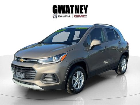 Used 2022 Chevrolet Trax LT w/ Driver Confidence Package image 3