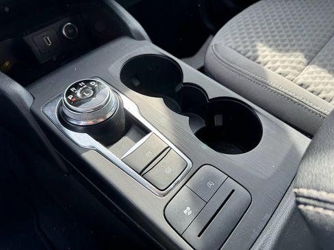 Used 2020 Ford Escape SE image 24