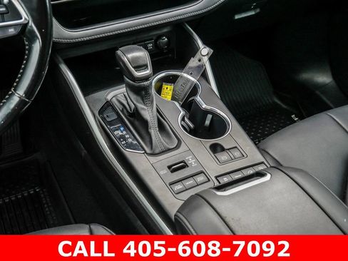 Used 2021 Toyota Highlander XLE AWD/4WD image 29