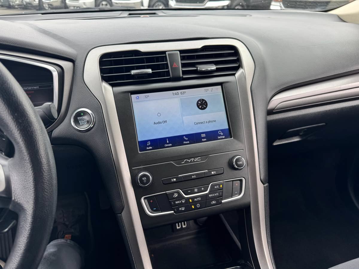 Used 2020 Ford Fusion SE FWD image 27