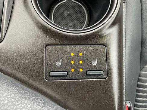 Used 2022 Toyota Camry SE w/ Cold Weather Package FWD image 18
