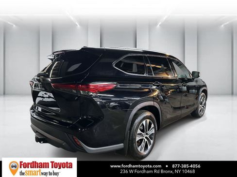 Used 2022 Toyota Highlander XLE image 4