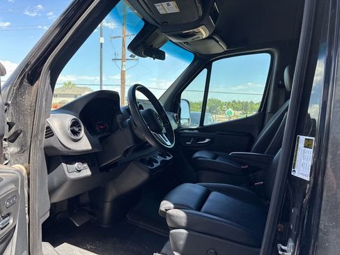 Used 2022 Mercedes-Benz Sprinter 2500 image 9