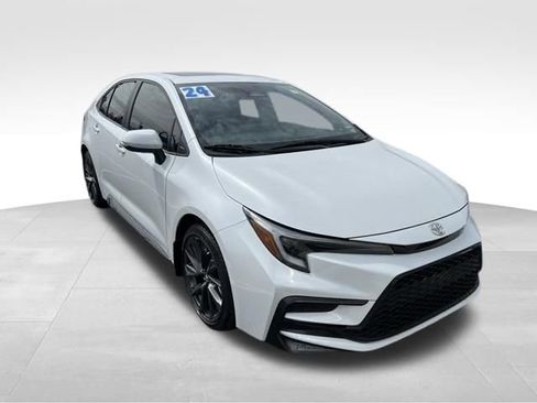 Used 2024 Toyota Corolla XSE image 3