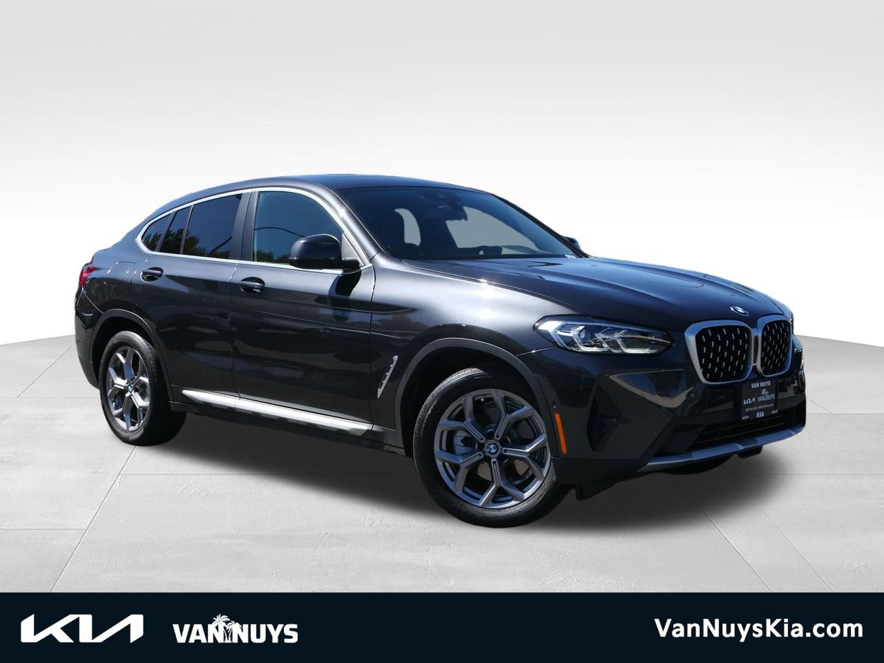Used 2025 BMW X4 xDrive30i w/ Premium Package AWD/4WD image 1