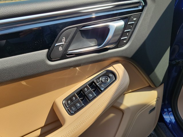 Used 2026 Porsche Macan AWD/4WD image 27