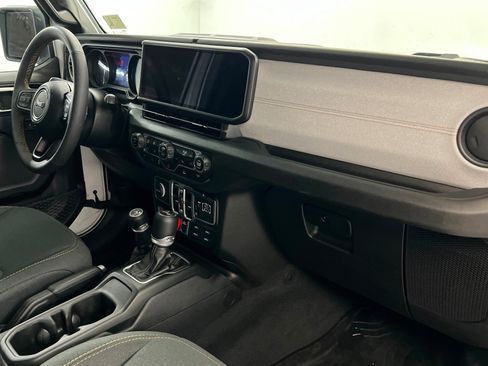 Used 2024 Jeep Wrangler Willys image 25