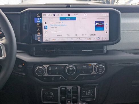 Used 2025 Jeep Wrangler Sahara image 16