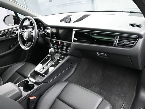 Certified 2023 Porsche Macan Turbo AWD/4WD image 31