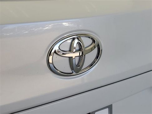 Used 2022 Toyota Corolla Cross L image 9