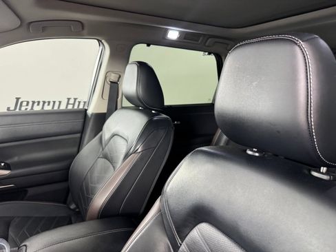 Used 2023 Nissan Pathfinder Platinum AWD/4WD image 10