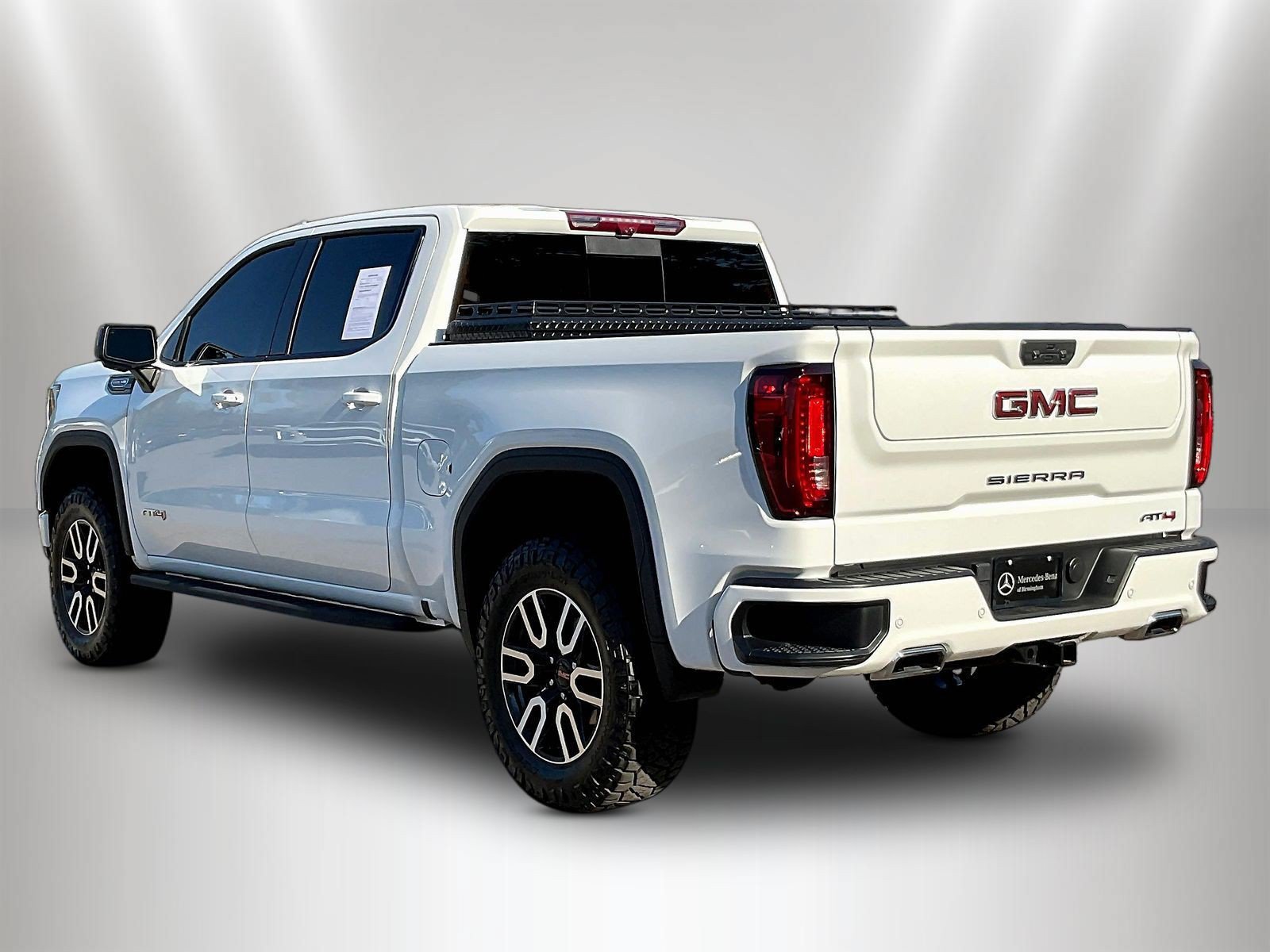 Used 2024 GMC Sierra 1500 AT4 w/ Technology Package AWD/4WD image 5
