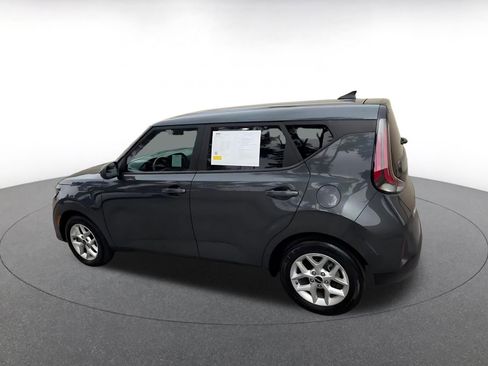 Used 2025 Kia Soul LX w/ LX Technology Package FWD image 10