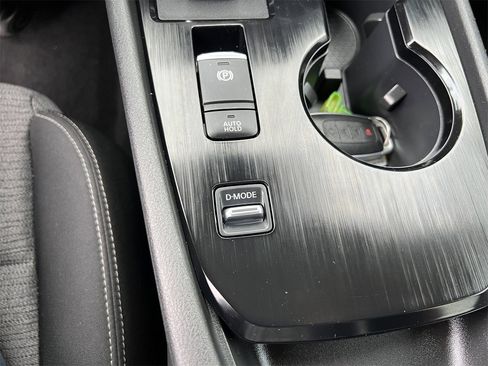 Certified 2023 Nissan Rogue SV image 18