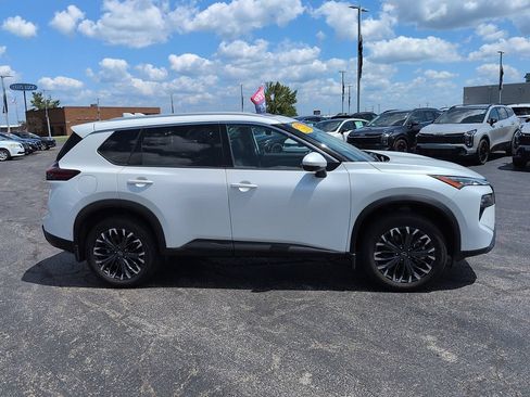 Used 2025 Nissan Rogue SL w/ Tech Package FWD image 2