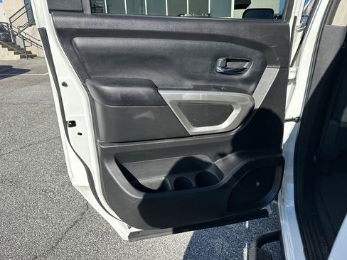 Used 2021 Nissan Titan SV w/ SV Convenience Package image 21