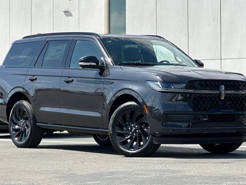 New 2026 Lincoln Navigator Reserve w/ Jet Appearance Package AWD/4WD image 1