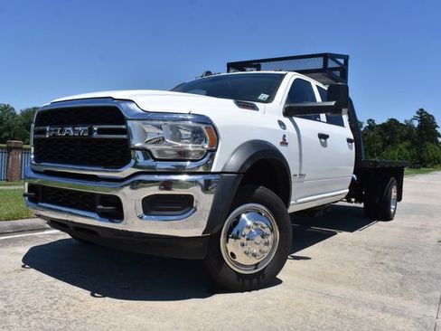 Used 2020 RAM 5500 Tradesman w/ Chrome Appearance Group AWD/4WD image 11