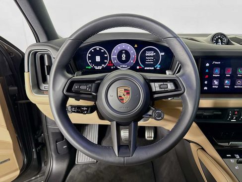 Used 2025 Porsche Cayenne S AWD/4WD image 11