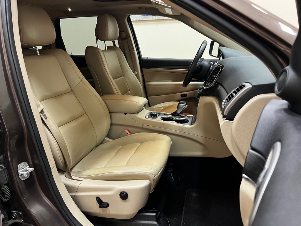 Used 2019 Jeep Grand Cherokee Limited AWD/4WD image 23