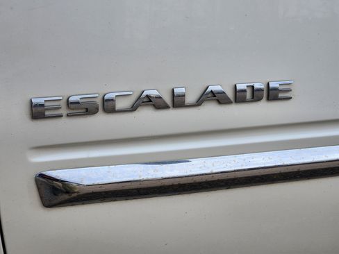 Used 2014 Cadillac Escalade Platinum image 8