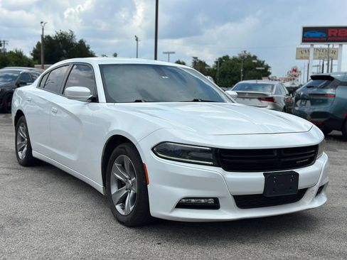 Used 2016 Dodge Charger SXT RWD image 4