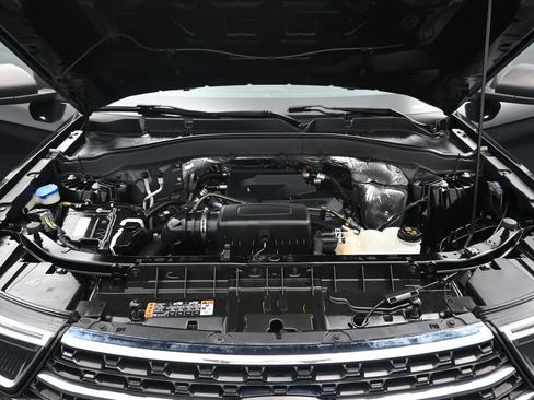 Used 2020 Ford Explorer XLT RWD image 35