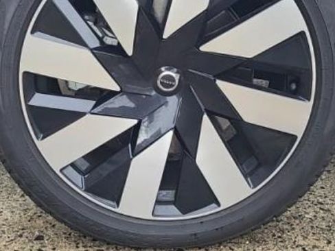 Used 2024 Volvo XC90 T8 Plus w/ Protection Package image 9