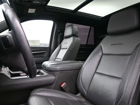 Used 2021 GMC Yukon Denali w/ Denali Premium Package image 14
