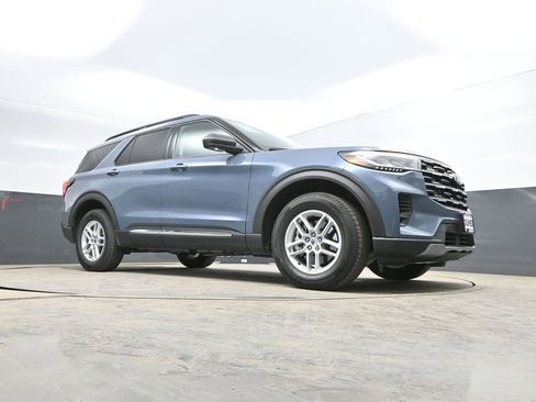 Used 2025 Ford Explorer Active image 29