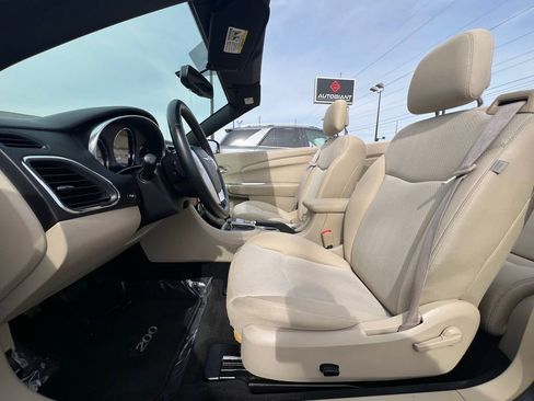 Used 2011 Chrysler 200 Touring image 16