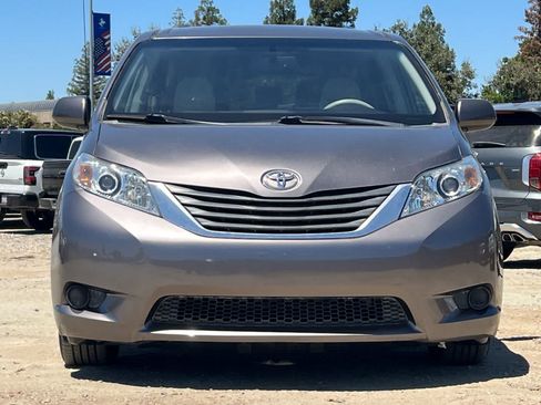 Used 2014 Toyota Sienna LE FWD image 11