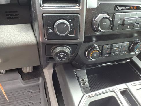 Used 2019 Ford F150 XLT w/ Equipment Group 302A Luxury AWD/4WD image 30