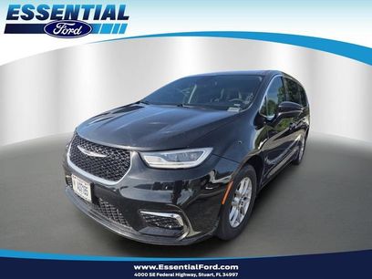 Used 2024 Chrysler Pacifica Touring-L
