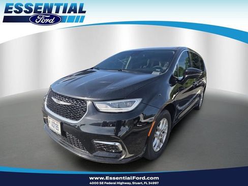 Used 2024 Chrysler Pacifica Touring-L FWD image 1