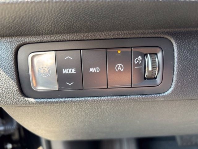 Used 2025 Chevrolet Traverse LT AWD/4WD image 16