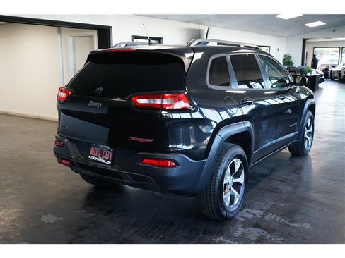 Used 2015 Jeep Cherokee Trailhawk AWD/4WD image 7