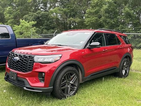 Used 2025 Ford Explorer ST-Line w/ ST-Line Street Pack AWD/4WD image 4