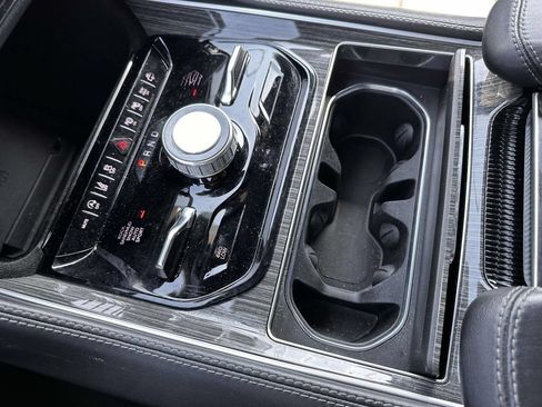 Used 2022 Jeep Wagoneer Series III w/ Convenience Group I AWD/4WD image 29