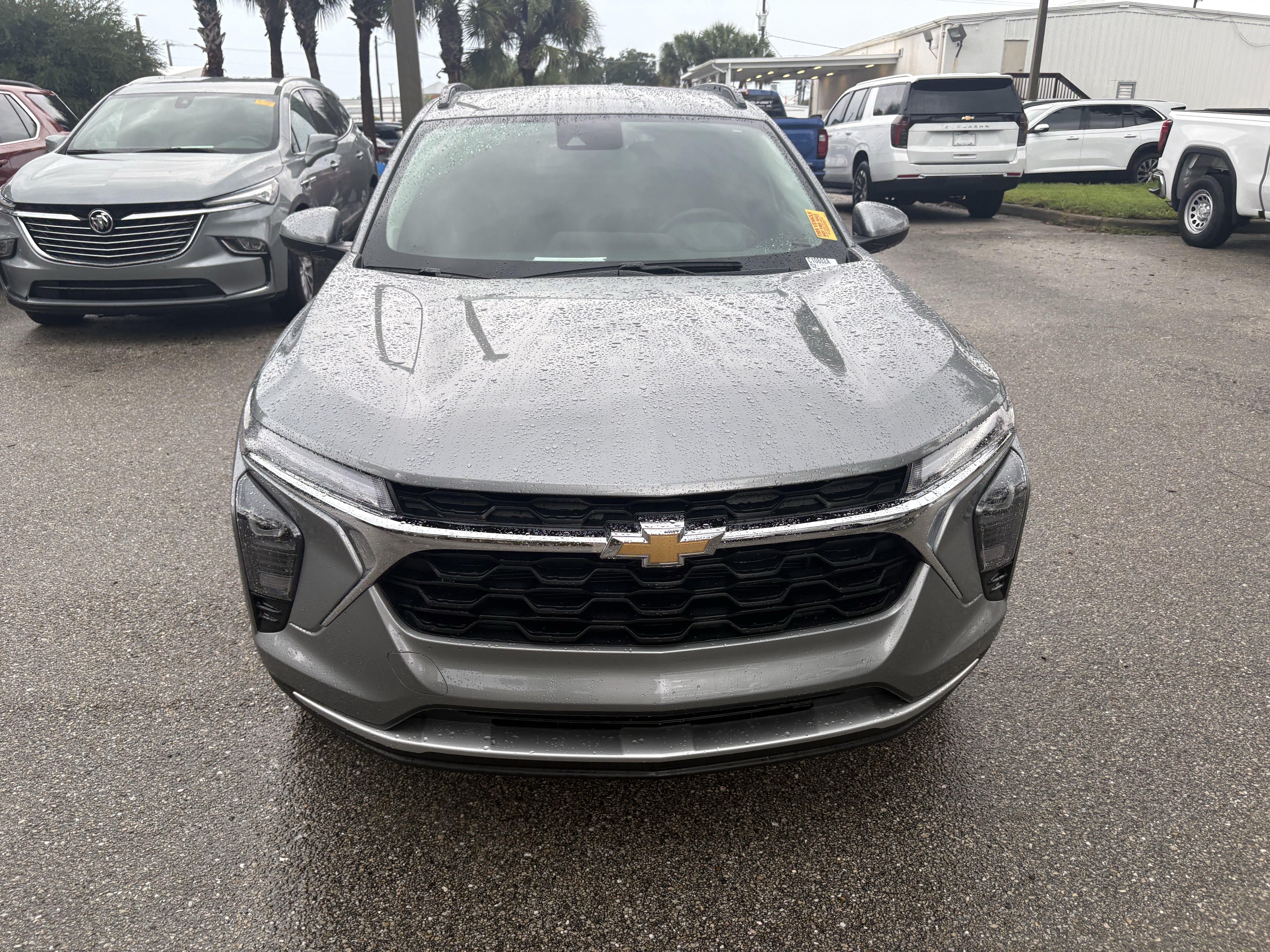 Used 2025 Chevrolet Trax LT w/ Driver Confidence Package FWD image 2