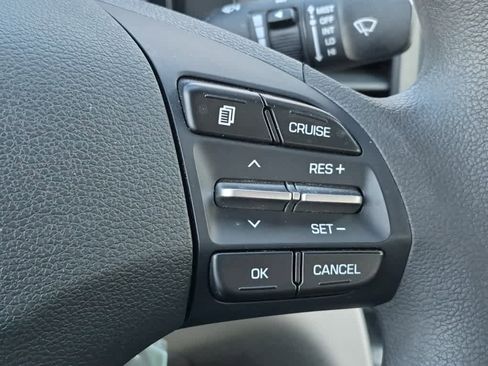 Used 2020 Hyundai Elantra SEL image 18