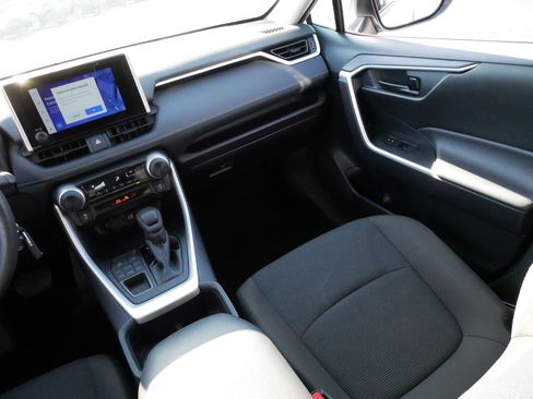 Certified 2025 Toyota RAV4 LE AWD/4WD image 11