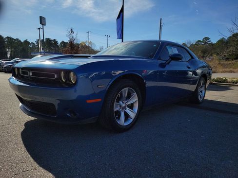 Used 2020 Dodge Challenger SXT image 7