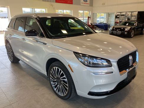 Used 2022 Lincoln Corsair Reserve w/ Equipment Group 201A image 3