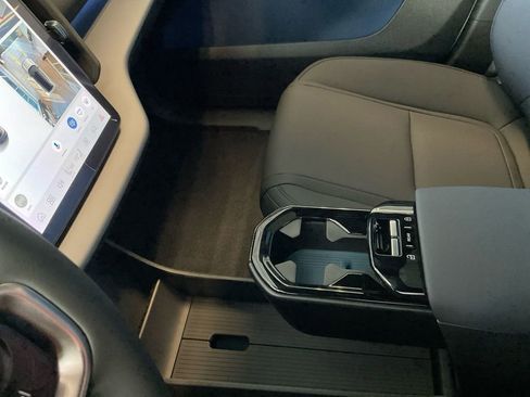 New 2026 Volvo EX30 Cross Country Ultra w/ Protection Package Premier image 32