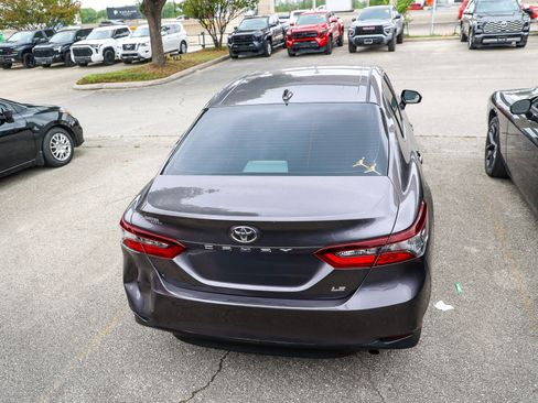 Used 2021 Toyota Camry LE image 9
